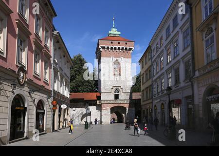 Krakau. Krakau. Polen. St. Florian`s Tor mit Turm, eines der noch erhaltenen mittelalterlichen Tore in Krakau alte Stadtmauer am Ende der Florianska Stree Stockfoto